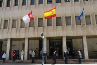 Minuto de silencio en el TSJCLM en memoria de los fallecidos por el COVID-19
